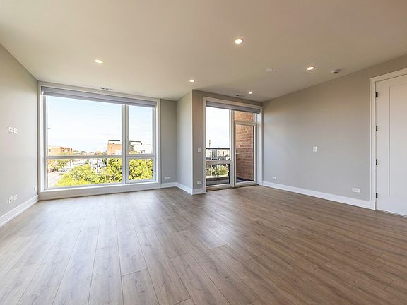 5th image of 2355 W Flournoy St #302