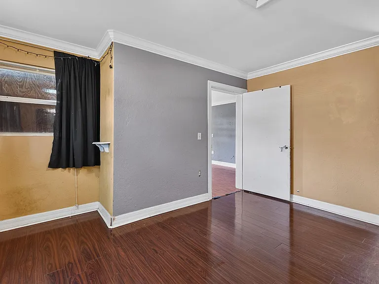 1005 Selkirk St — Photo 8