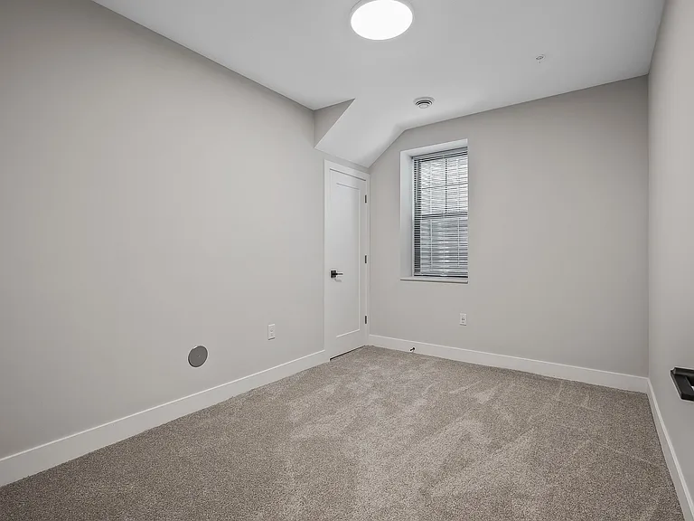 2413 1st Ave S #102 — Photo 24