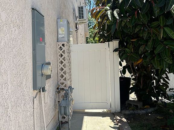 2nd image of 23811 Bouquet Canyon Pl