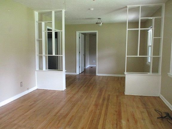 3rd image of 900 Bonny Cir