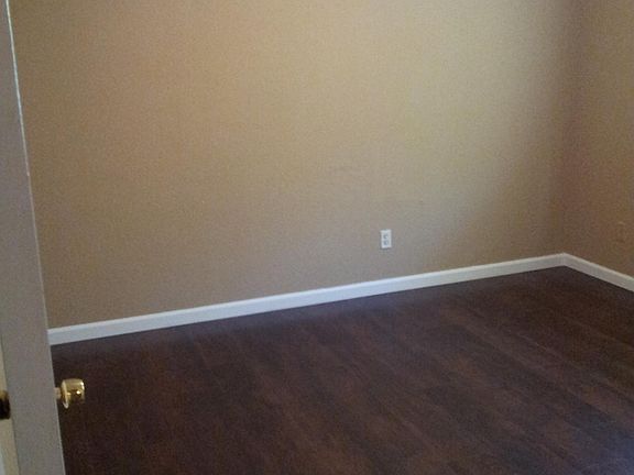 4th image of 1113 Suburban Dr