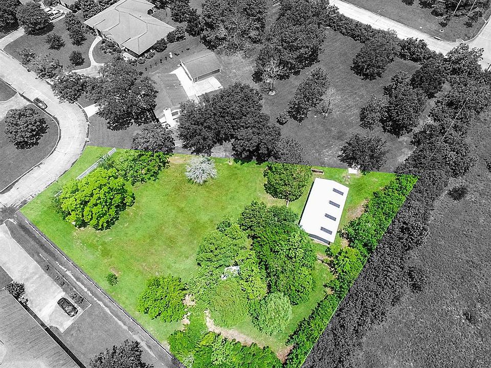 1st image of 635 Westwood Cir