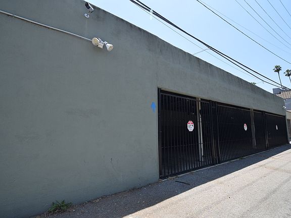 2nd image of 13103 Moorpark St #4409