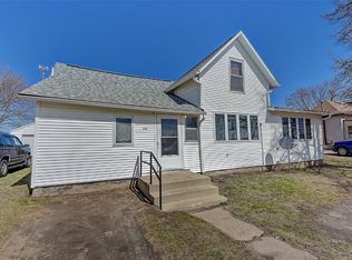 112 Parsons St, Prairieburg, IA 52219