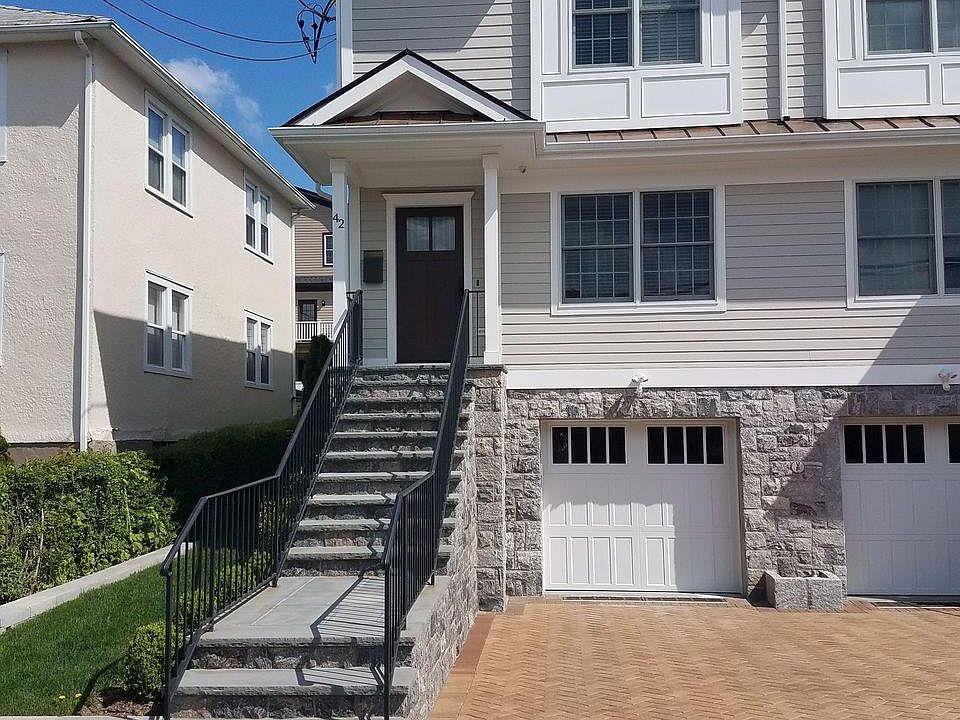 1st image of 42 Lincoln Ave E