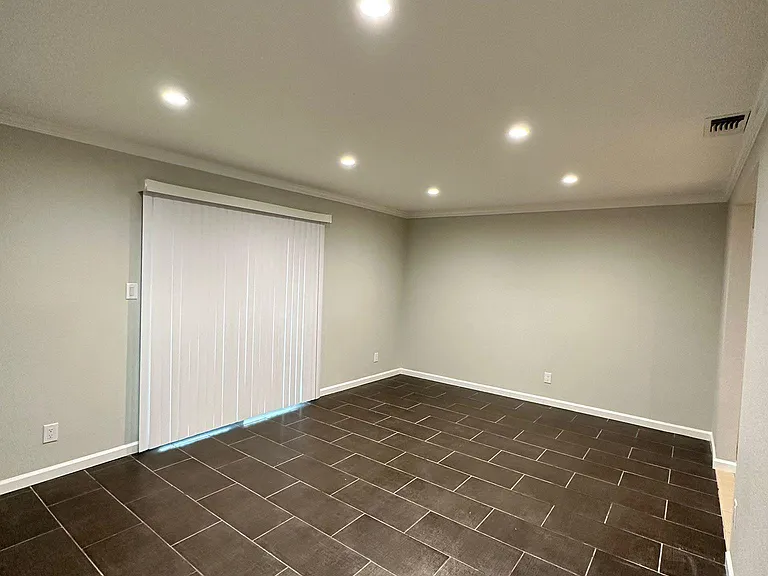 7033 Linwood Way — Photo 9