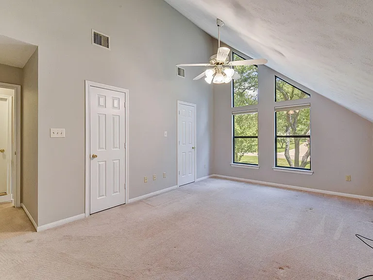 10045 Valley Dr S — Photo 36