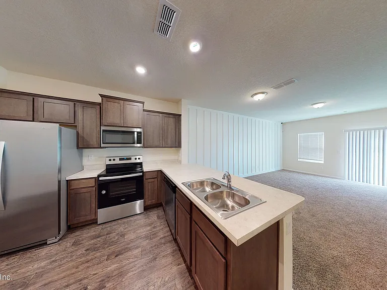 810 Capitol Pkwy — Photo 4