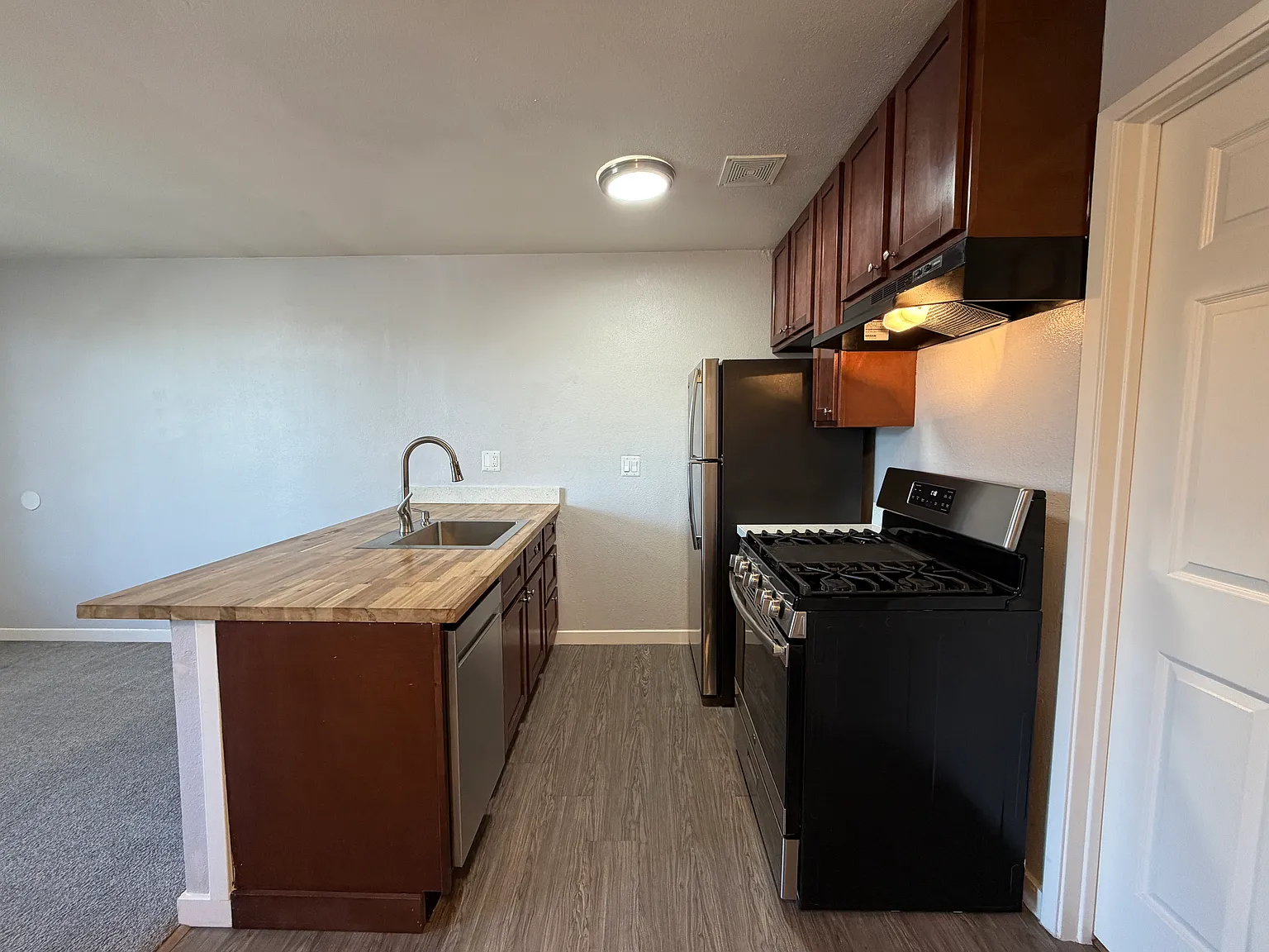 Tahoe Terrace Apartments — Photo 2