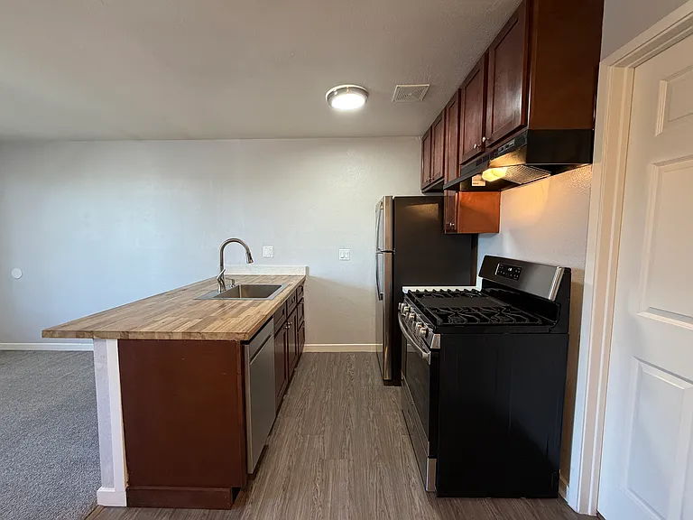 Tahoe Terrace Apartments — Photo 2