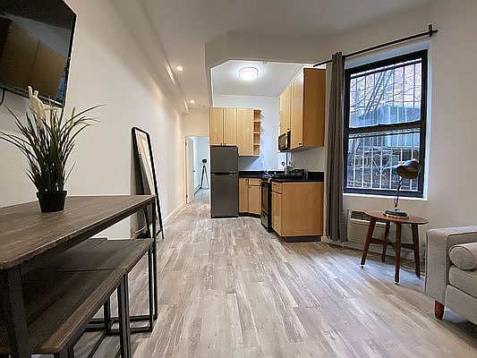 2nd image of 407 W 51st St APT 2d