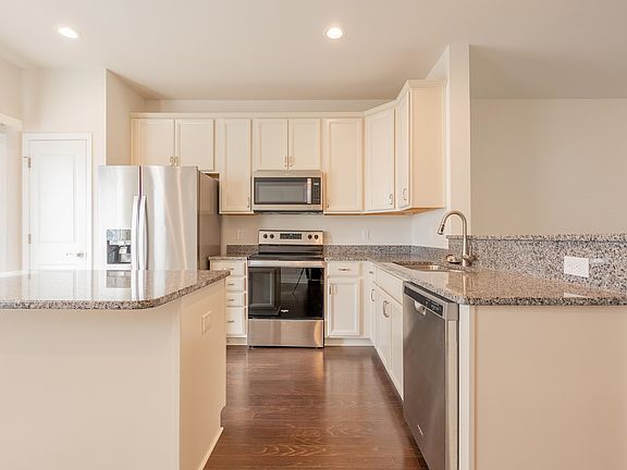 5th image of 310 Hamilton Ave NW