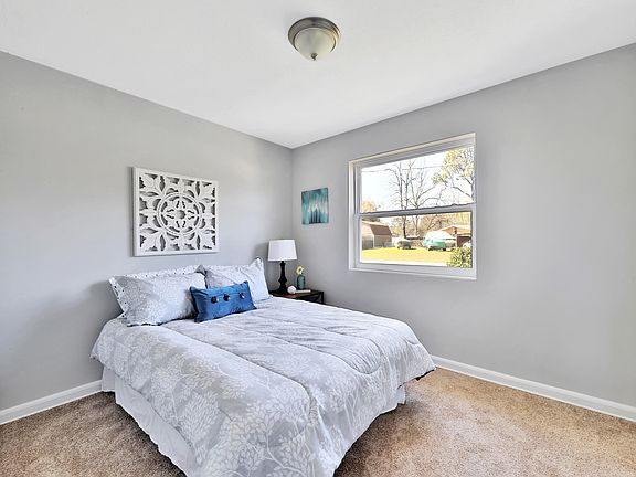 3rd image of 2319 Green Oak Dr