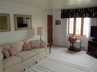 6803 Ridgevue Dr, Pittsburgh, PA 15236