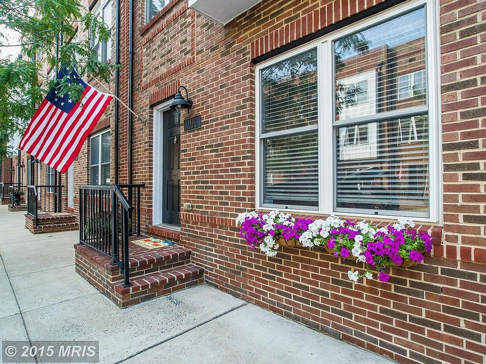 Welcome to 1432 Steuart Street in Locust Point!