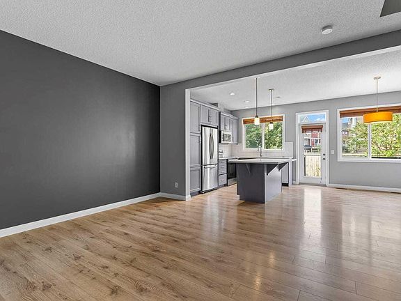 5th image of 14 Kingfisher Cres SE