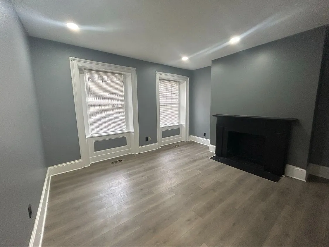 17 E Centre St — Photo 2