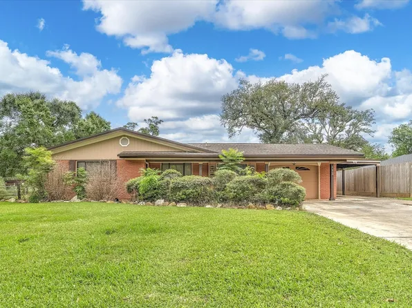 112 Persimmon St, Lake Jackson, TX 77566