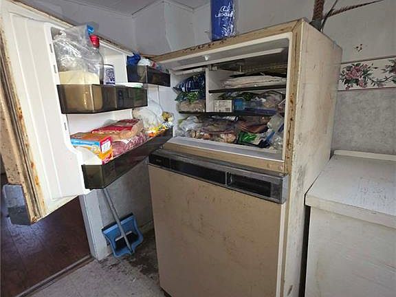3rd image of 410 W Taft St