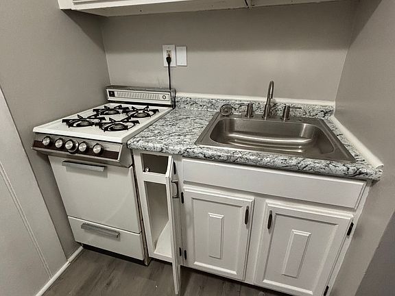 4th image of 2076 Elm Ave APT 11
