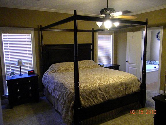 Master BR
						:
						Large enough for King Size furniture!