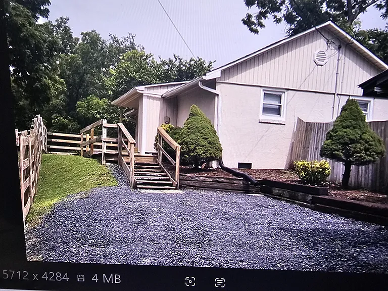 116 Grandview Rd — Photo 2