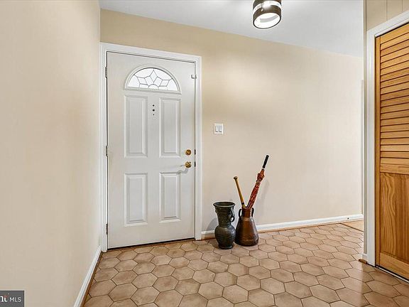 3rd image of 13909 Bethpage Ln