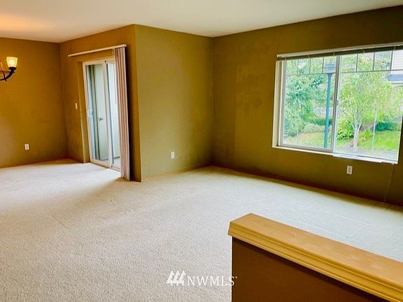 3rd image of 1981 24th Ave NE APT 203