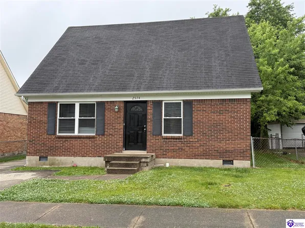 2574 Vonoa Dr, Radcliff, KY 40160