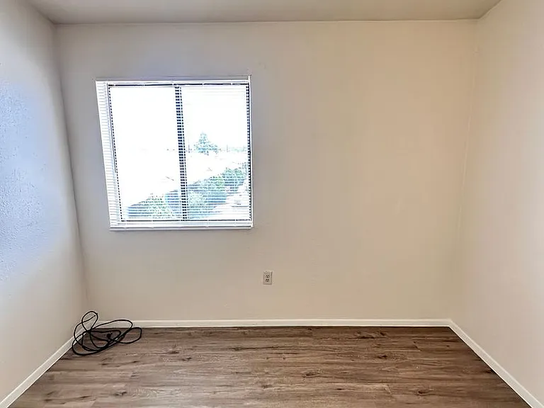 Flora Vista — Photo 9