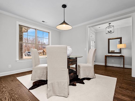 4th image of 206 Calvert Cir