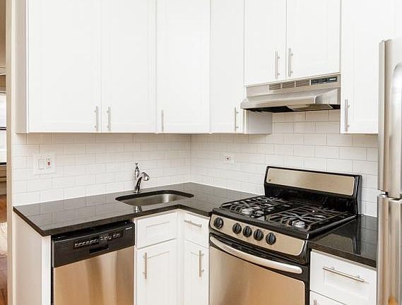 2nd image of 621 W Melrose St #625N1