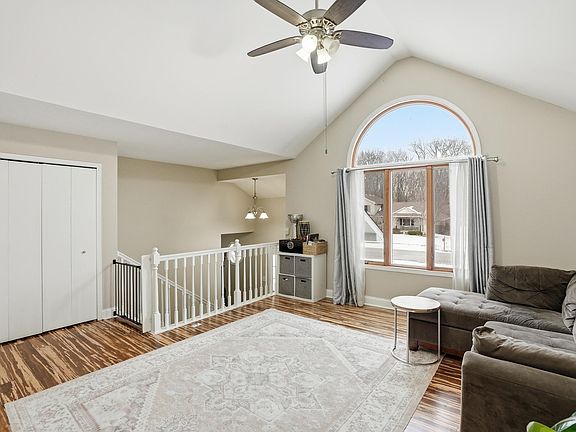 5th image of 3001 Emerald Dr