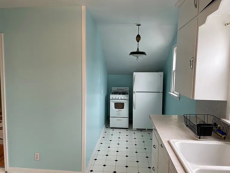 1129 1/2 Pennoyer Ct — Photo 6