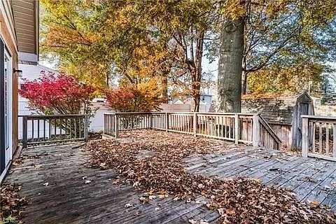 3rd image of 3862 Edinburgh Dr