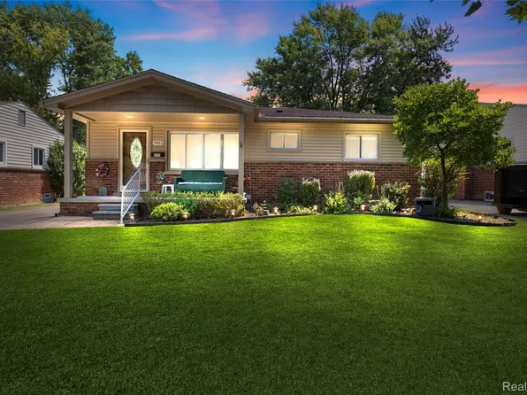 9015 Weddel St, Taylor, MI 48180