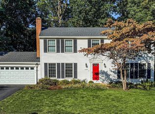 2704 Viking Dr, Herndon, VA 20171