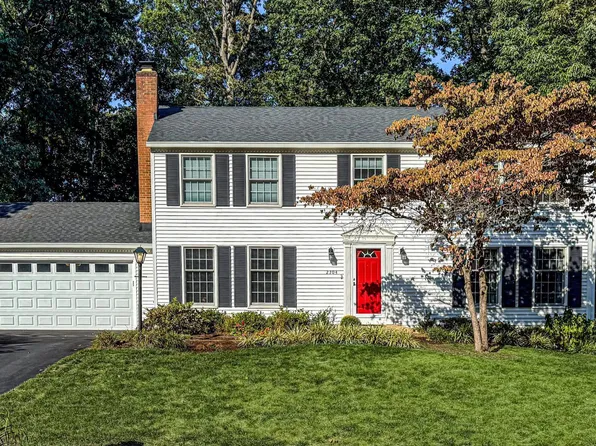 2704 Viking Dr, Herndon, VA 20171