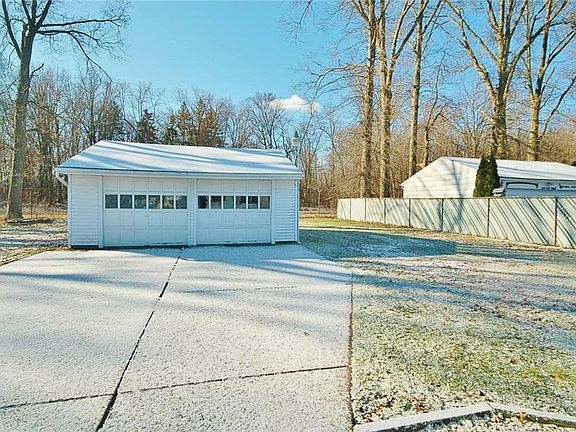 3rd image of 2229 Parkwood Dr NW
