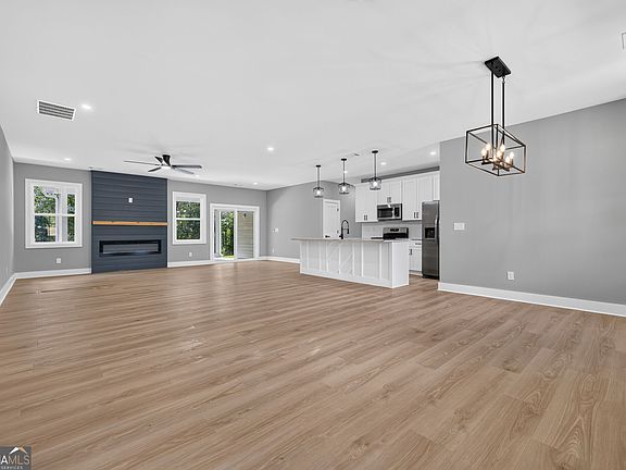 5th image of 15 Salem Branch Dr