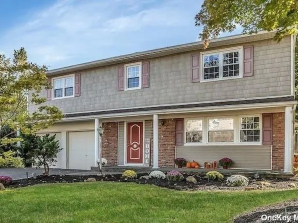 8 Barry Lane, Syosset, NY 11791