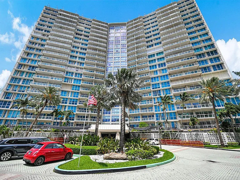 2451 Brickell Ave #5G — Photo 4