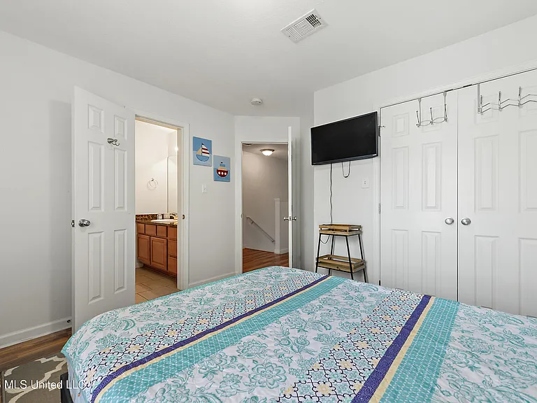 1270 Century Oaks Dr #B — Photo 12