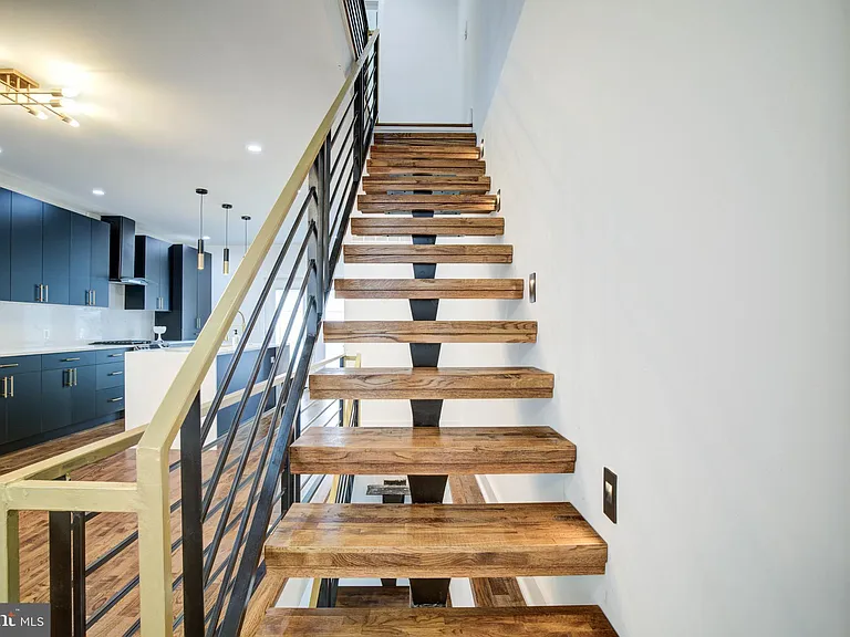 3038 Salmon St — Photo 13