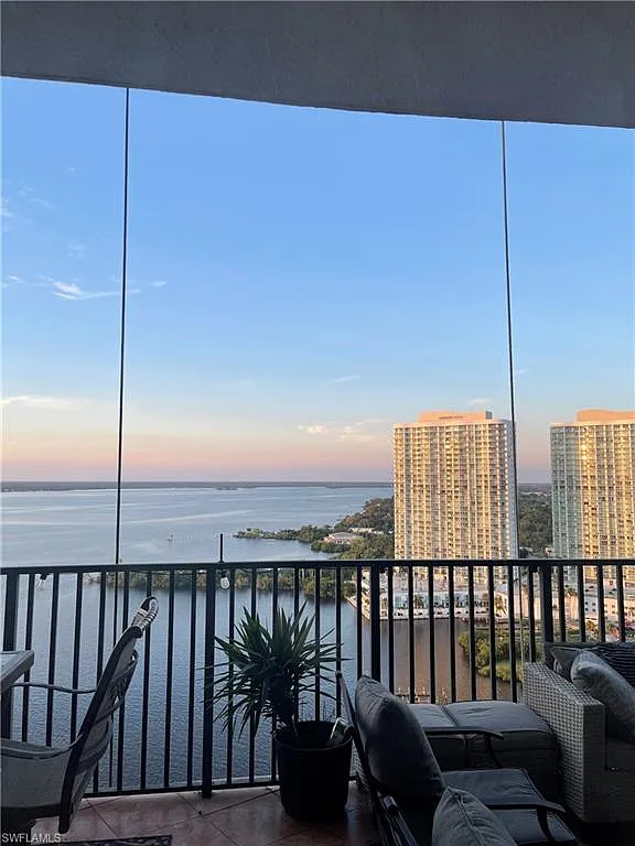 3 bed, 3.0 bath, 1806 sqft, $3,300 — Photo 2