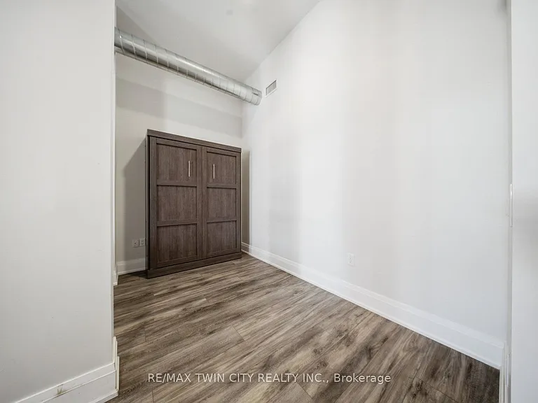 11 Queen St #304 — Photo 6