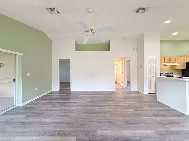 240 Center Oak Cir — Photo 21