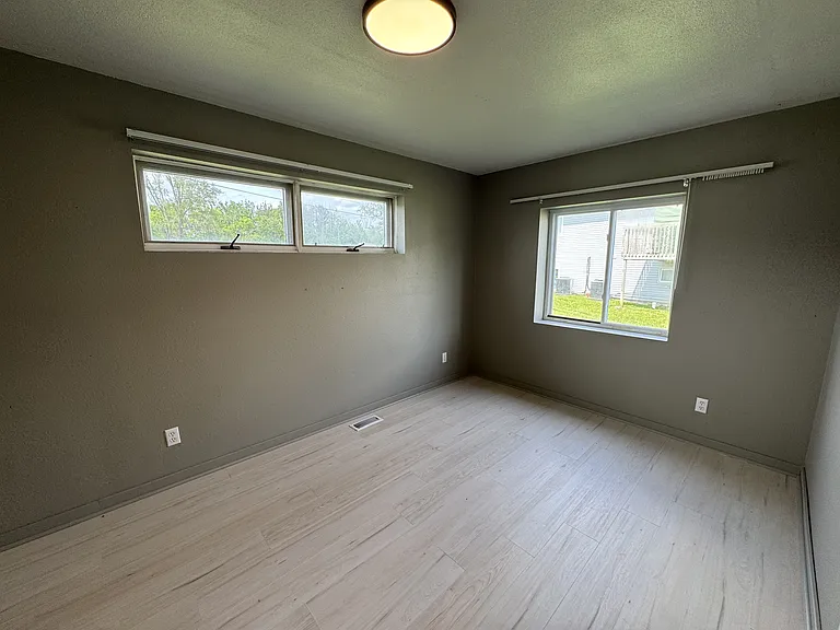 399 W Allen St — Photo 3