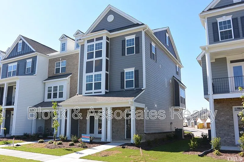 2909 Great Lawn Rd